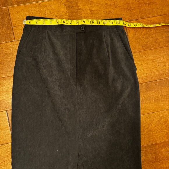 EUC Ingenuity Dark Green Suede-Look Midi Skirt – Size 10 – Made in Canada - Picture 3 of 6